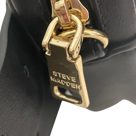 Steve Madden Horsebit Detail Belt Bag Black with Gold Tone Hardware M NEW - Picture 2 of 7